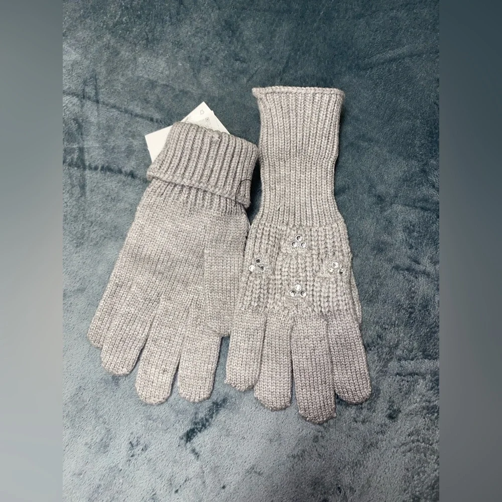 NWT. Zara Kids Gray Knit Gloves. Size 6-9 years.